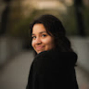 Meet your Posher, Yecenia